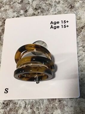 Gap gold tiger ring size Small NWT New Resin Brass